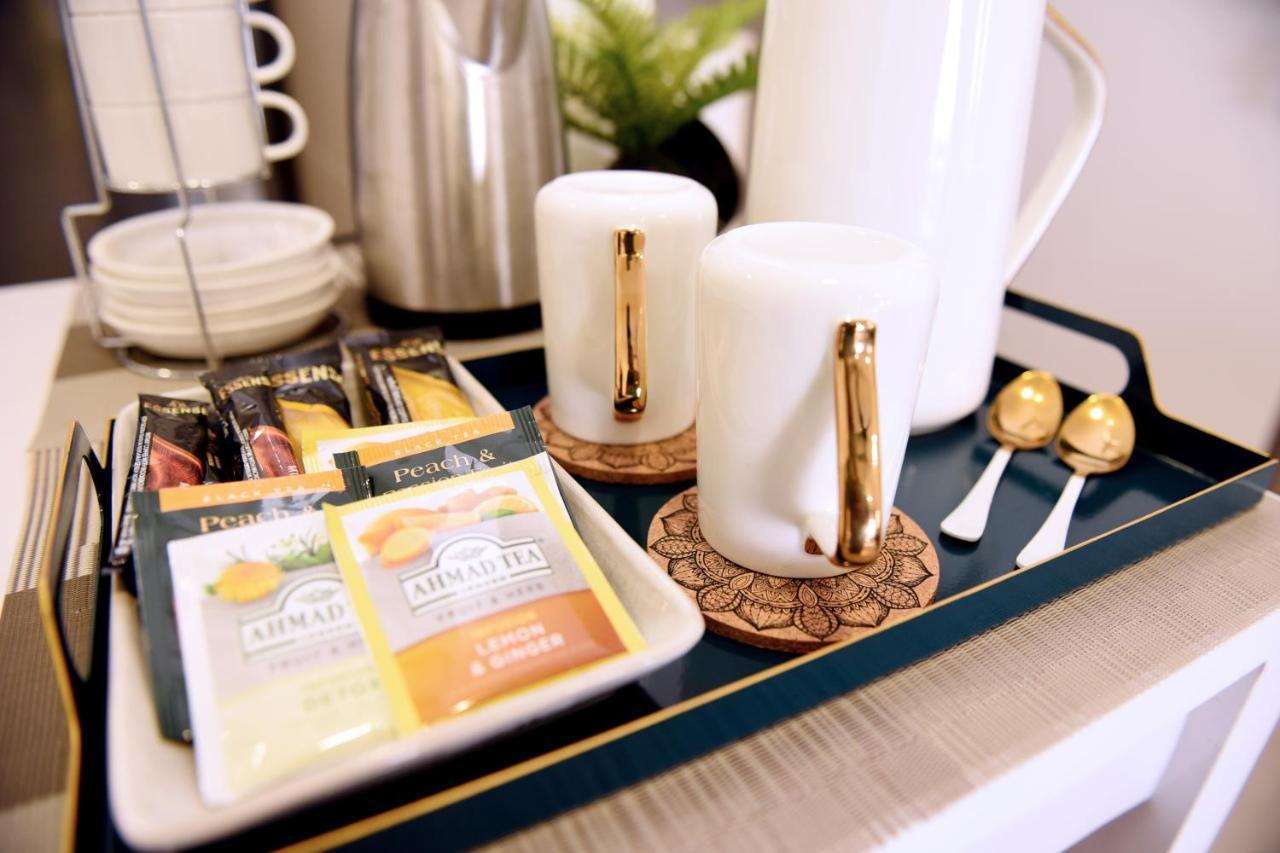 Mines Astetica Lake View Condo Seri Kembangan V1 エクステリア 写真