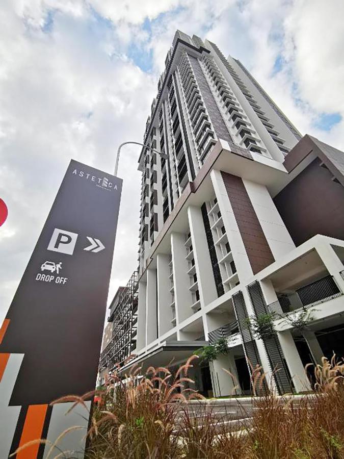 Mines Astetica Lake View Condo Seri Kembangan V1 エクステリア 写真