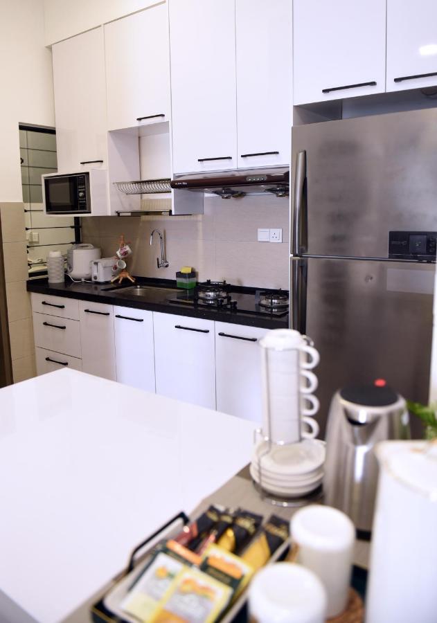 Mines Astetica Lake View Condo Seri Kembangan V1 エクステリア 写真
