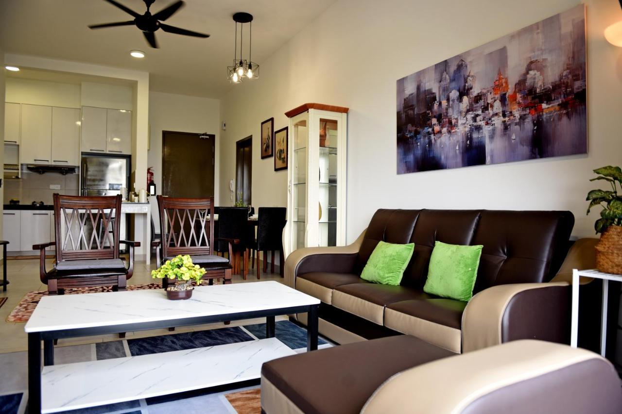 Mines Astetica Lake View Condo Seri Kembangan V1 エクステリア 写真