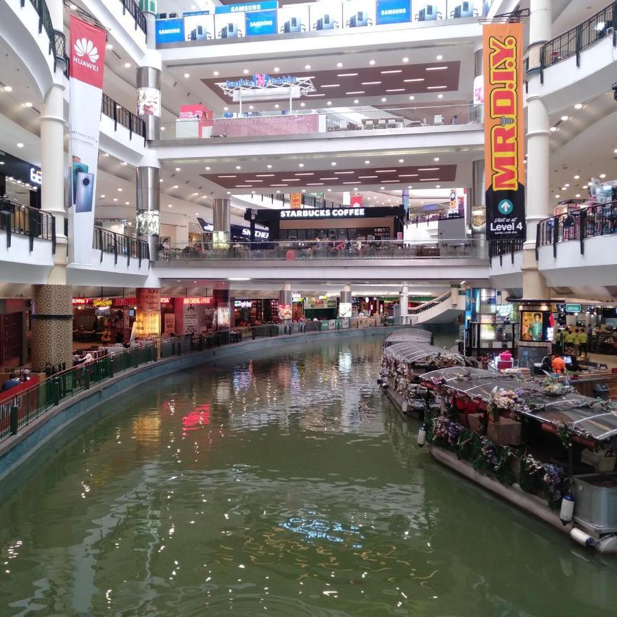 Mines Astetica Lake View Condo Seri Kembangan V1 エクステリア 写真