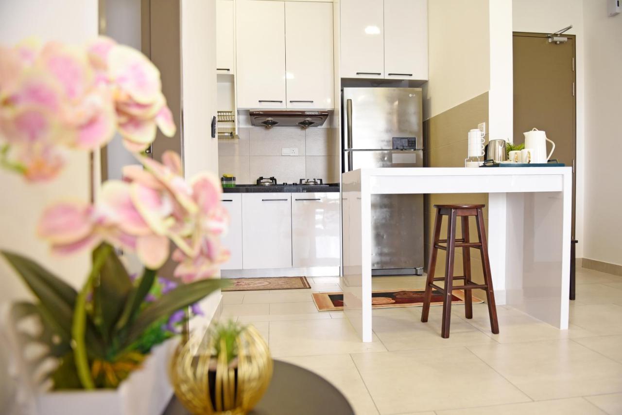 Mines Astetica Lake View Condo Seri Kembangan V1 エクステリア 写真