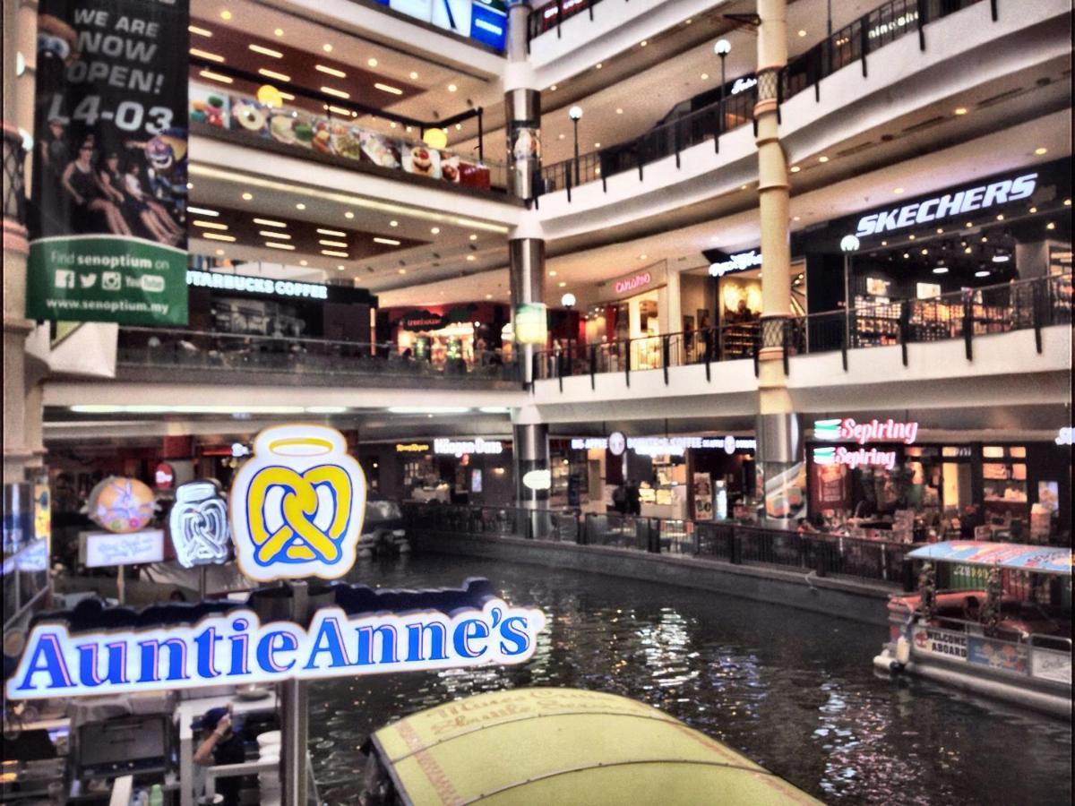 Mines Astetica Lake View Condo Seri Kembangan V1 エクステリア 写真