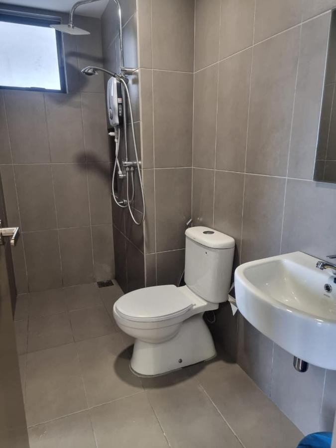 Mines Astetica Lake View Condo Seri Kembangan V1 エクステリア 写真