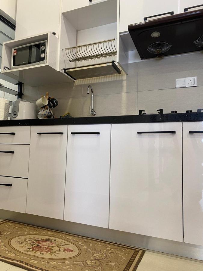 Mines Astetica Lake View Condo Seri Kembangan V1 エクステリア 写真