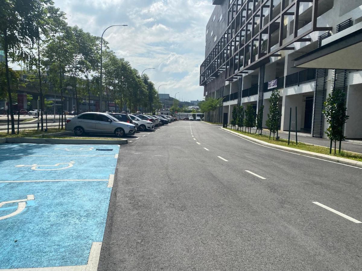 Mines Astetica Lake View Condo Seri Kembangan V1 エクステリア 写真