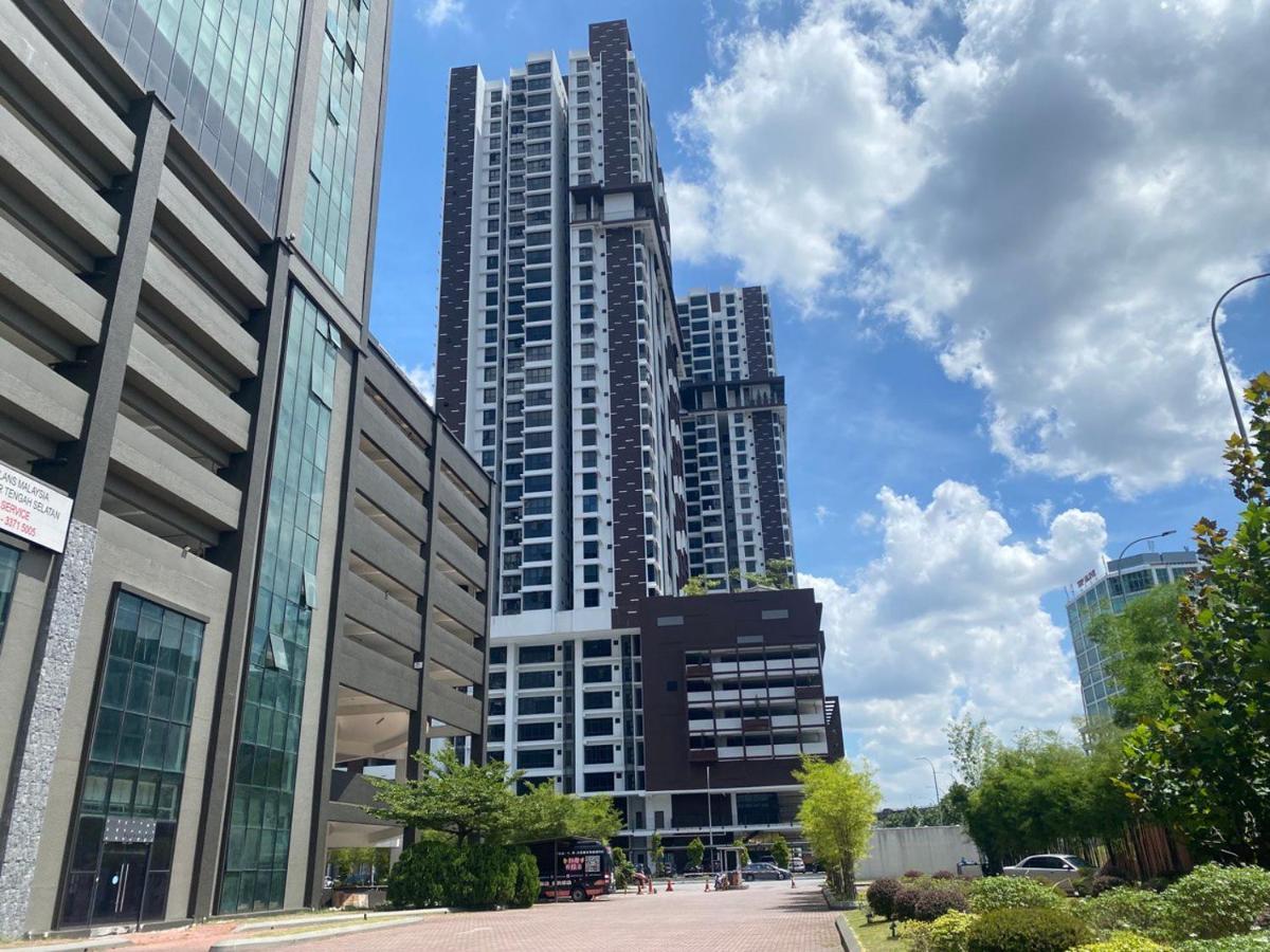 Mines Astetica Lake View Condo Seri Kembangan V1 エクステリア 写真